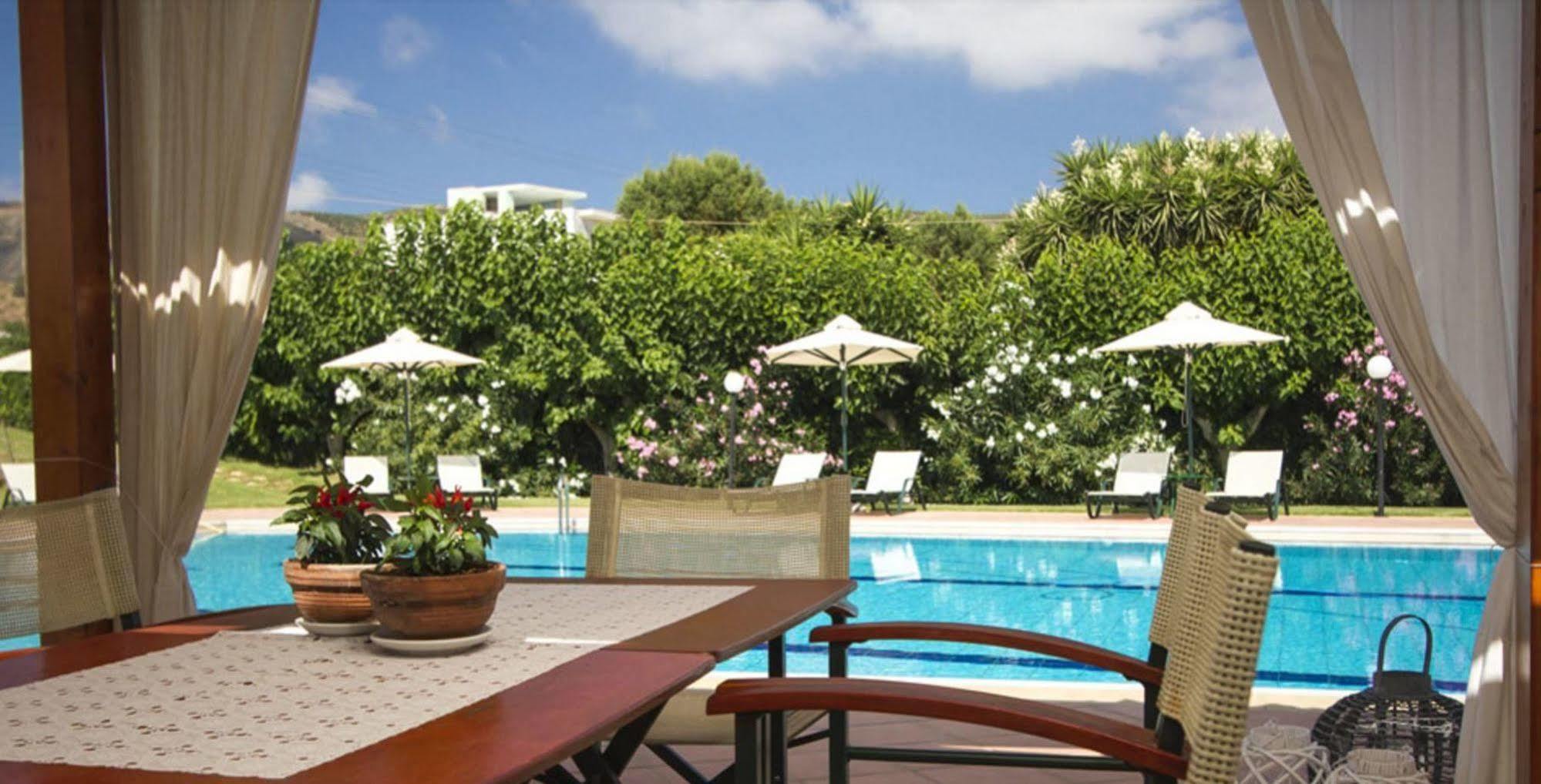 Peli Hotel 2*